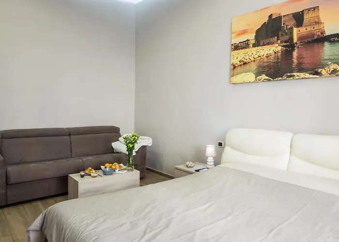 Parthenope Suite Rooms Vomero Vanvitelli a 2 min quartieri spagno via Toledo Napoli